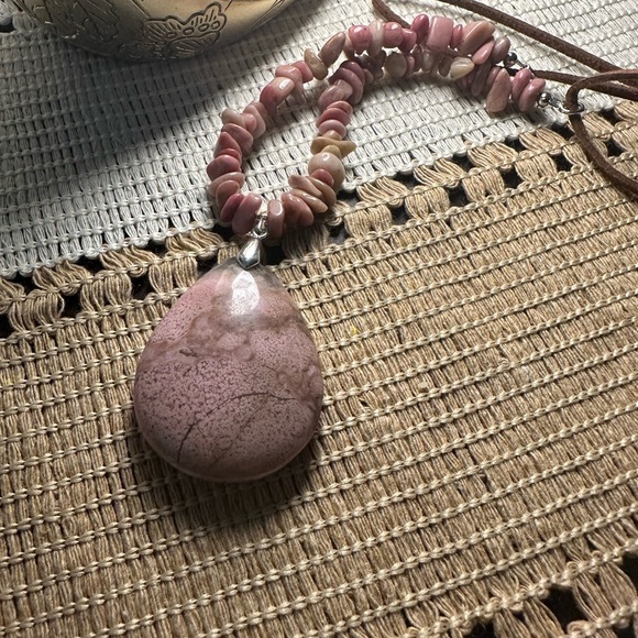 Light Pink Rhodonite Choker Necklace - Picture 9 of 10